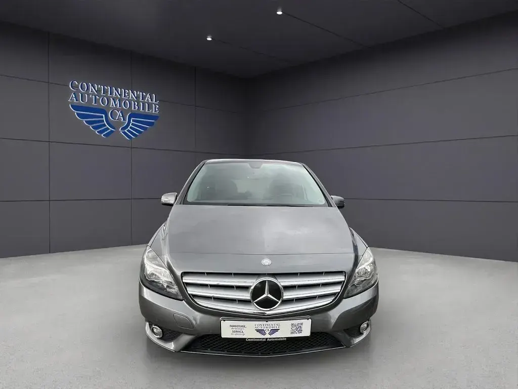 Gebraucht Mercedes B180 122 PS (89 kW) 2011 Grau Kleinwagen