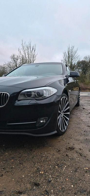 Gebraucht BMW 520 184 PS (135 kW) 2011 Schwarz Kombi