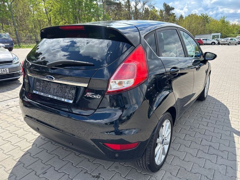 Gebraucht Ford Fiesta 101 PS (74 kW) 2015 Schwarz Kleinwagen