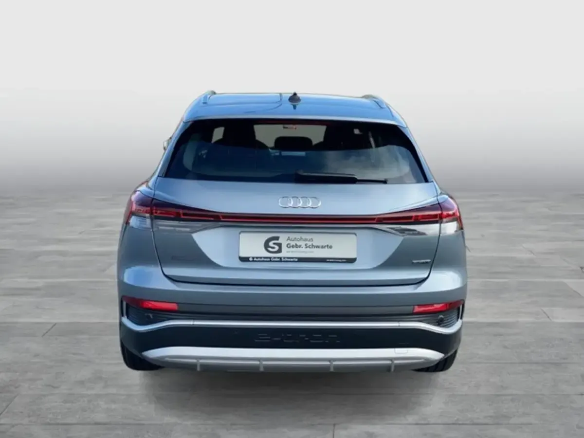 Używany Audi Q4 e-tron Basis 219 kW (299 KM) 2023 Niebieski SUV