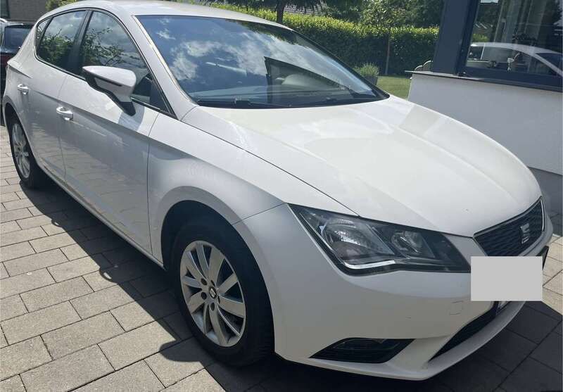 Weiß Gebraucht 2014 Seat Leon Reference Limousine | 7.200 € (Fairer Preis) - Bild 1/4