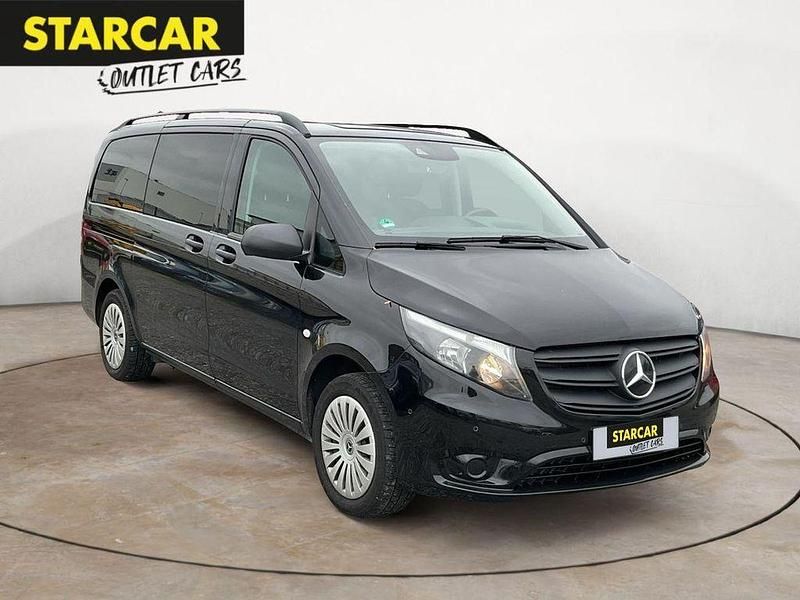 Obsidianschwarz metallic Gebraucht 2023 Mercedes Vito Van / Kleinbus | 47.770 € - Bild 1/4