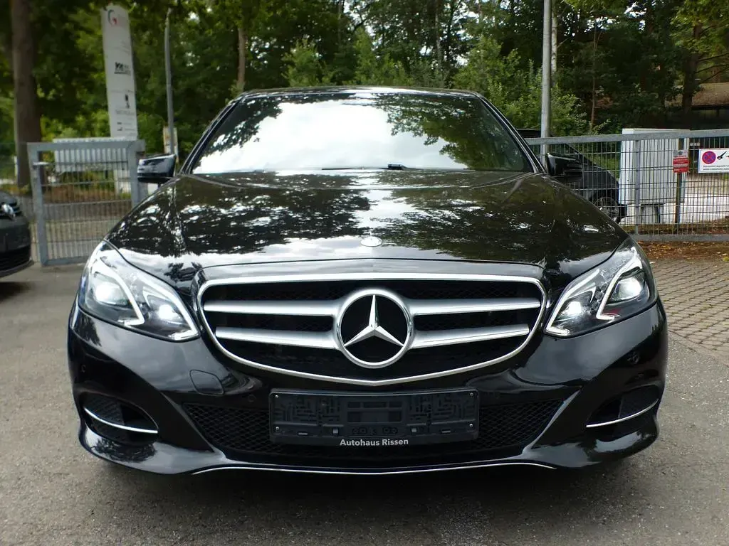 Gebraucht Mercedes E220 Avantgarde 170 PS (125 kW) 2015 Schwarz Limousine