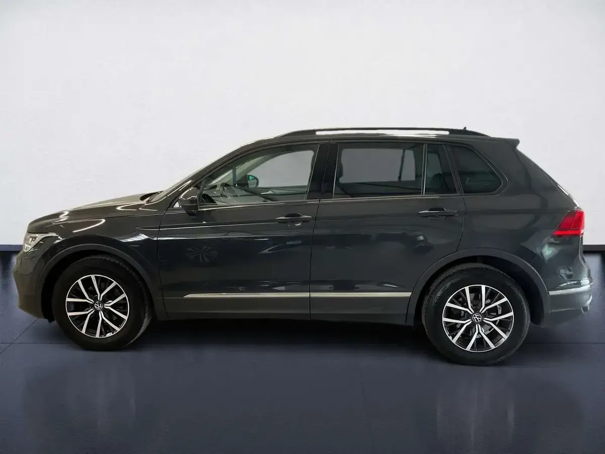 Second-hand VW Tiguan Life 131 CP (96 kW) 2022 Gri SUV