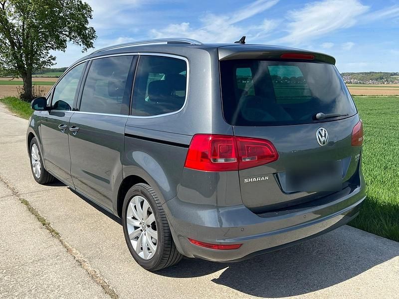 Second-hand VW Sharan 140 CP (102 kW) 2017 Gri Monovolum