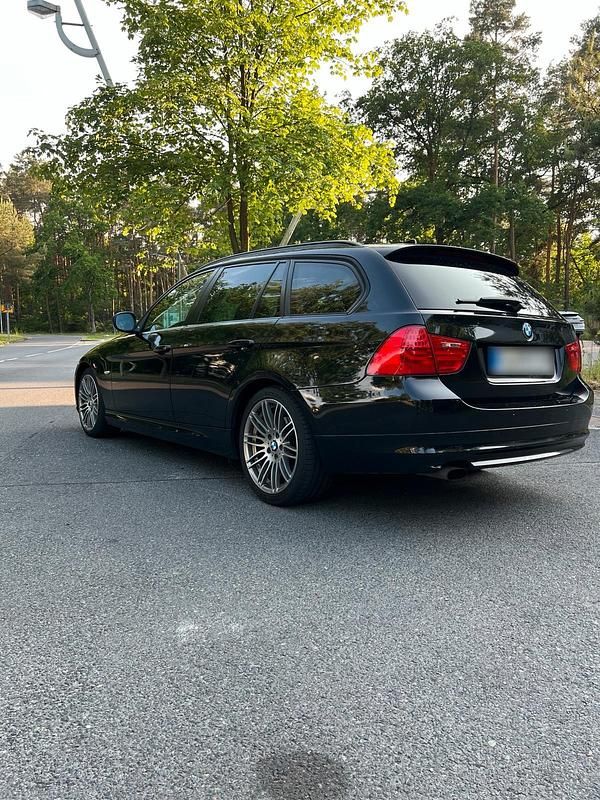 Gebraucht BMW 316 192 PS (141 kW) 2011 Schwarz Kombi
