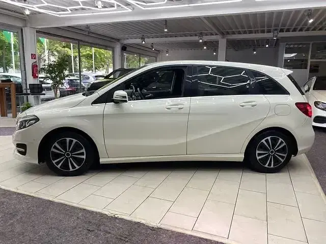 Gebraucht Mercedes B180 Urban 122 PS (89 kW) 2016 Calcitweiss  unilack Kleinwagen