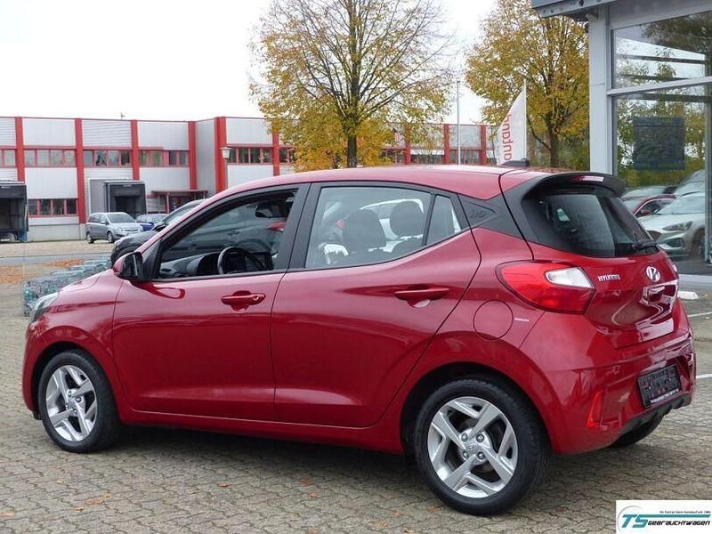 Gebraucht Hyundai i10 Trend 67 PS (49 kW) 2023 Rot Kleinwagen