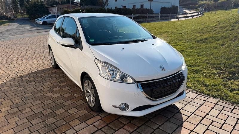 Second-hand Peugeot 208 Active 92 CP (67 kW) 2012 Alb Hatchback