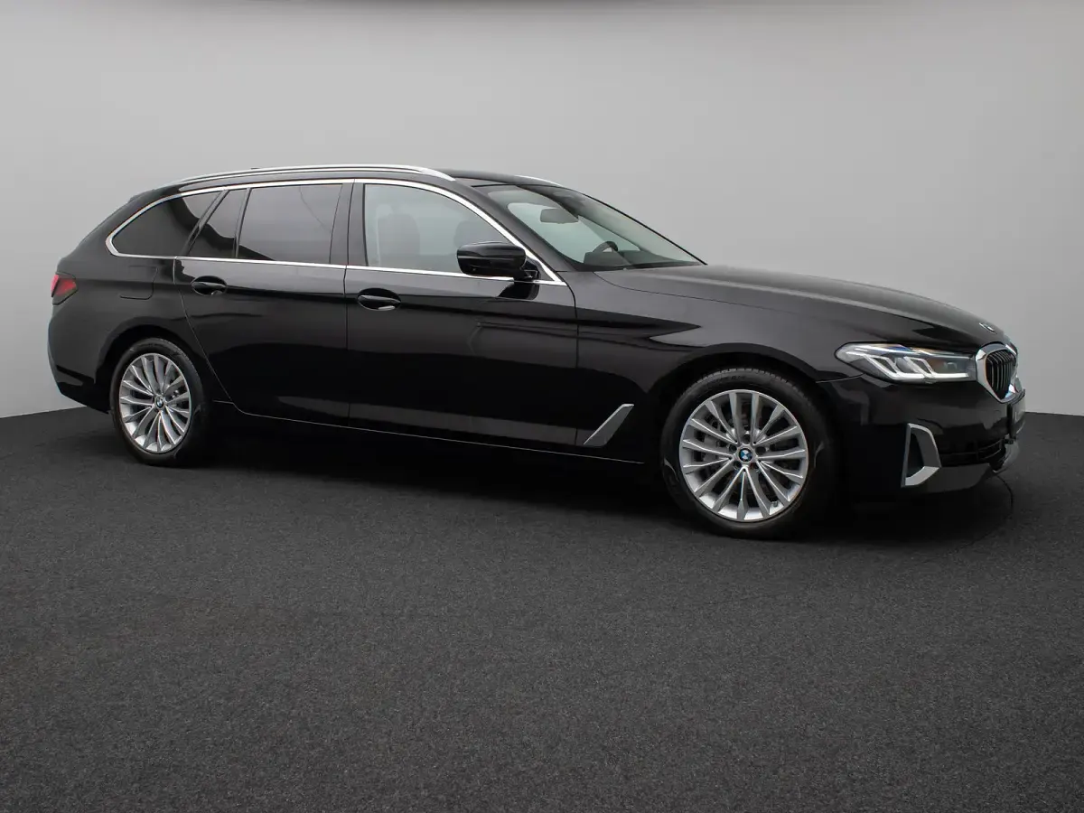 Gebraucht BMW 530 Luxury Line 286 PS (210 kW) 2023 Schwarz 2668braun Limousine