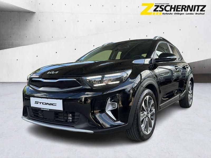 (abp) auroraschwarz met. Gebraucht 2023 Kia Stonic Platinum Edition SUV | 21.590 € (Fairer Preis) - Bild 1/4