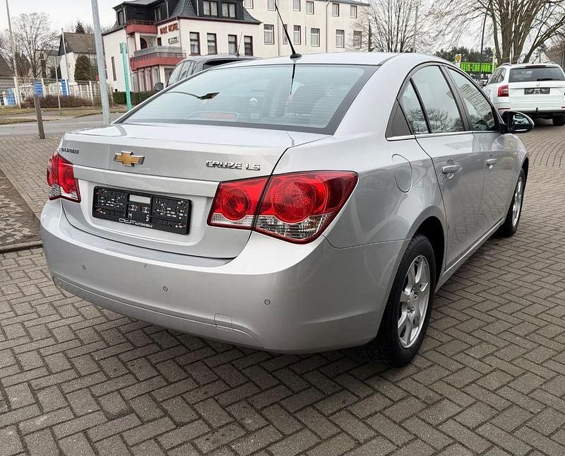 Gebraucht Chevrolet Cruze LT 150 PS (110 kW) 2010 Silber Limousine