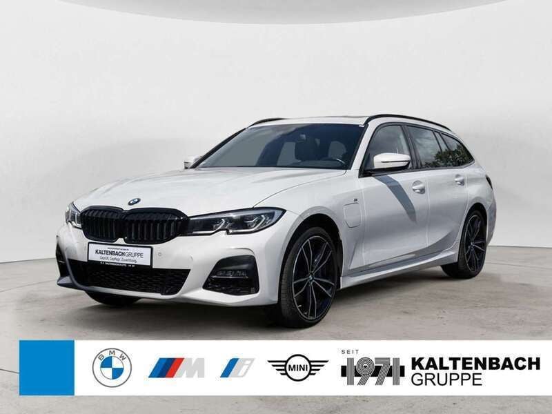 Weiß Gebraucht 2021 BMW 330e M Sport Kombi | 30.390 € (Guter Preis) - Bild 1/3