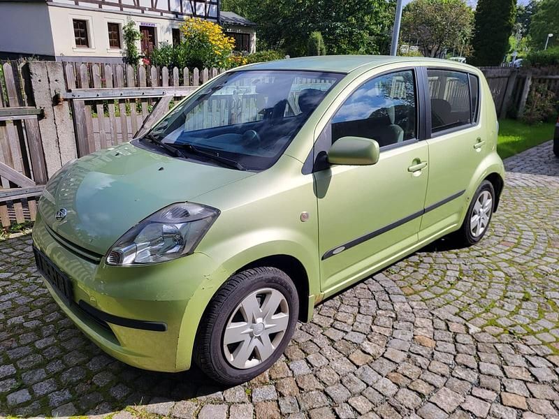 Grün Gebraucht 2006 Daihatsu Sirion Kleinwagen | 1.500 € (Superpreis) - Bild 1/4