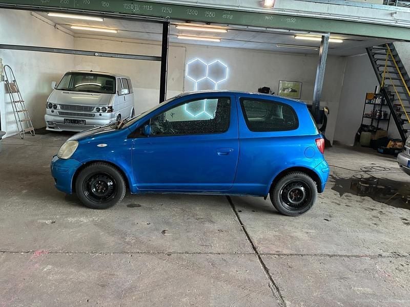 Gebraucht Toyota Yaris 87 PS (63 kW) 2003 Blau Kleinwagen