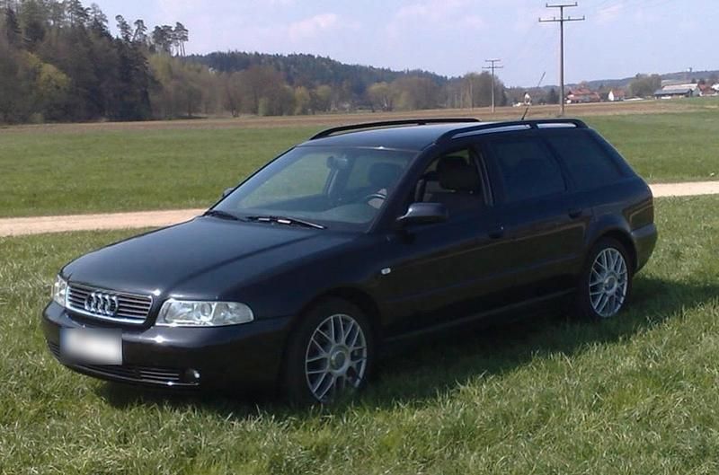 Second-hand Audi A4 150 CP (110 kW) 1994 Berlinǎ