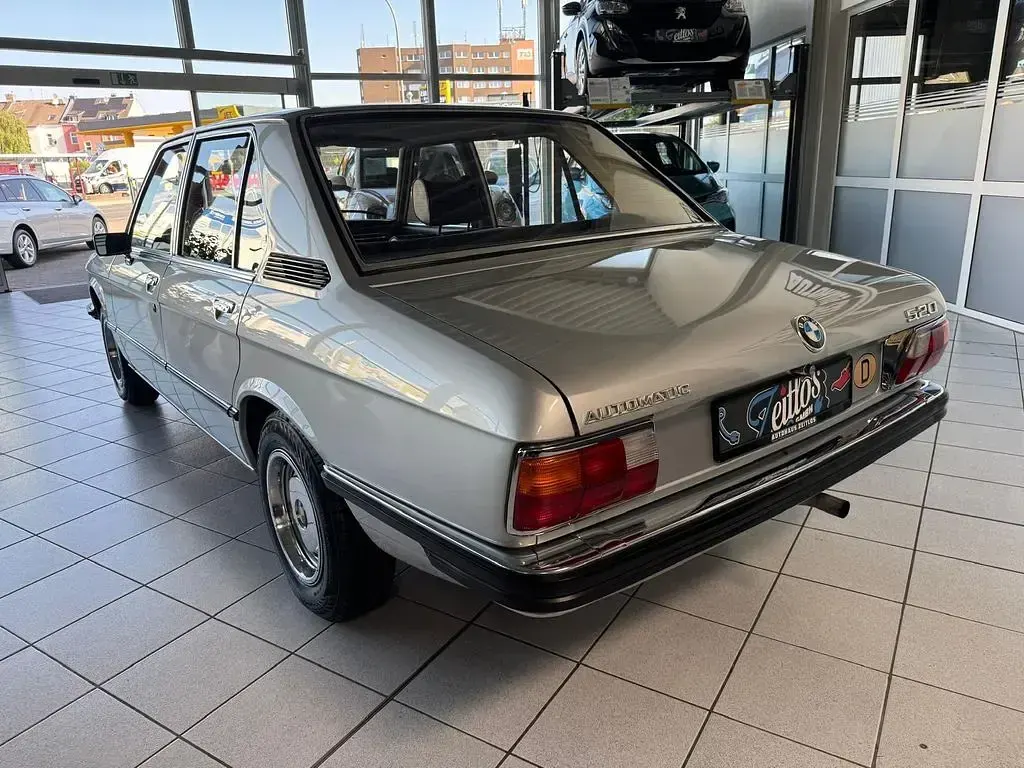 Gebraucht BMW 520 116 PS (85 kW) 1976 Silber Limousine