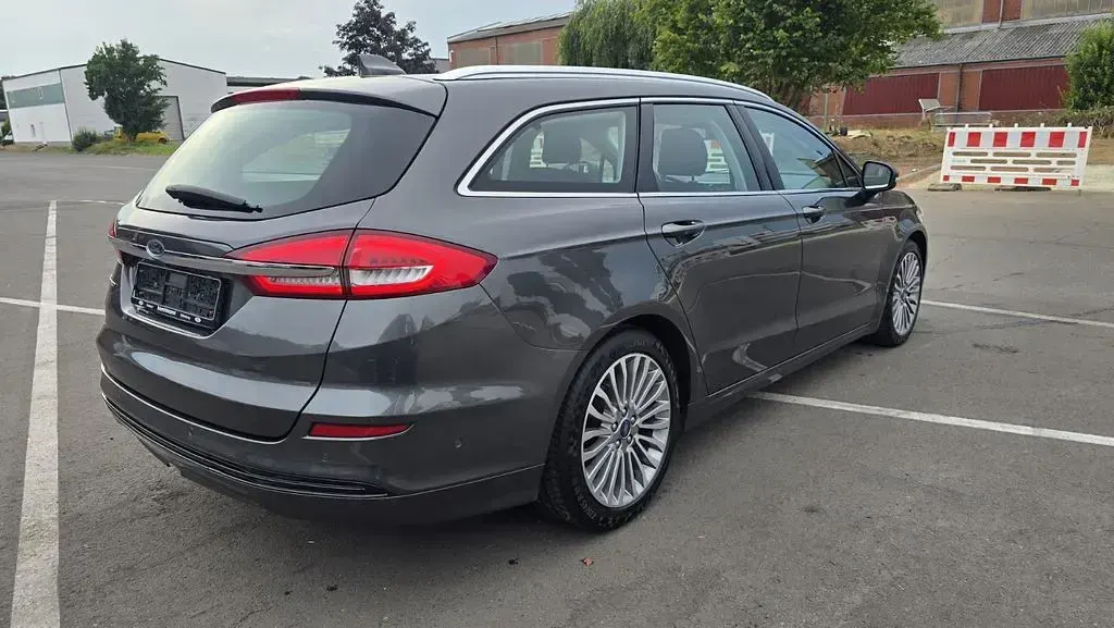 Gebraucht Ford Mondeo Titanium 150 PS (110 kW) 2022 Grau Limousine