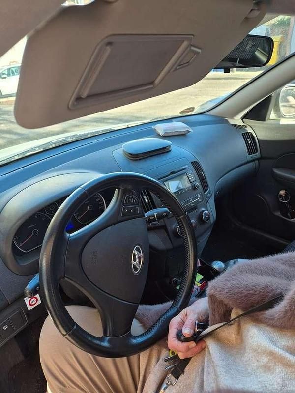 Gebraucht Hyundai i30 105 PS (77 kW) 2010 Weiß Limousine