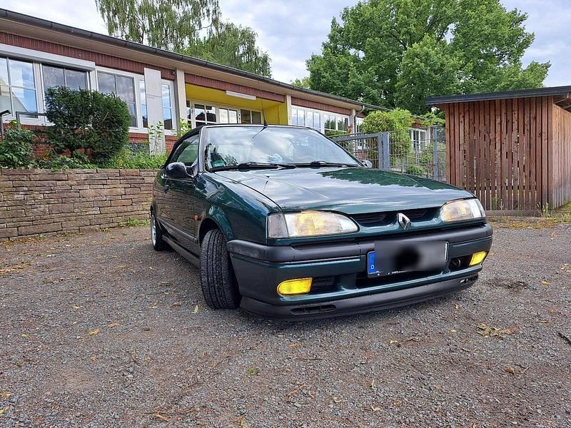 Grün Gebraucht 1993 Renault R9 Limousine | 3.000 € - Bild 1/4