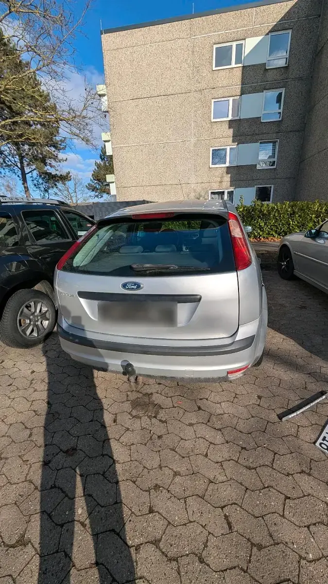 Gebraucht Ford Focus 100 PS (73 kW) 2005 Silber Limousine