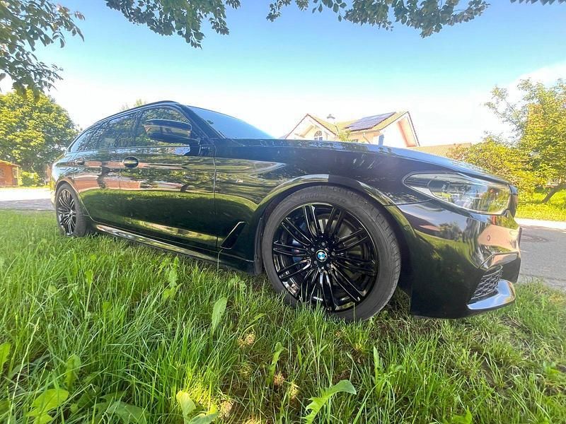 Schwarz Gebraucht 2017 BMW 530 M Sport Kombi | 28.400 € (Fairer Preis) - Bild 1/4