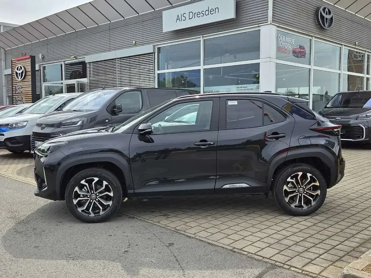 Neu Toyota Yaris Cross 131 PS (96 kW) 2026 Schwarz SUV