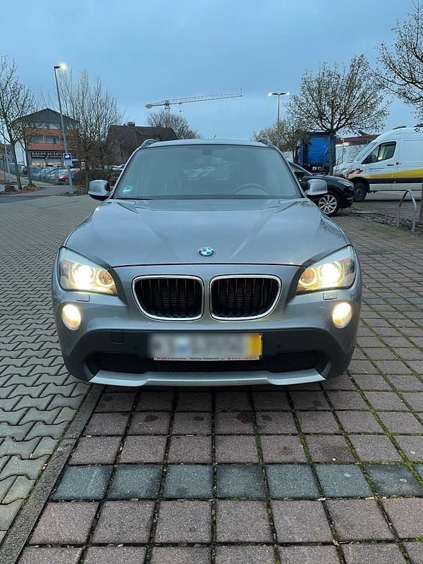 Grau Gebraucht 2011 BMW X1 SUV | 7.999 € (Superpreis) - Bild 1/4