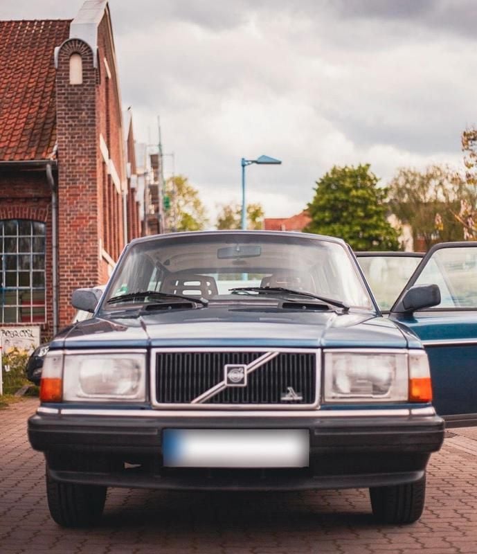 Usado Volvo 245 Basis 113 CV (83 kW) 1992 Azul Familiar