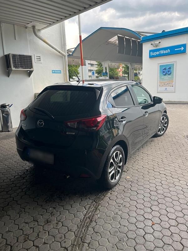 Gebraucht Mazda 2 90 PS (66 kW) 2015 Schwarz Kleinwagen