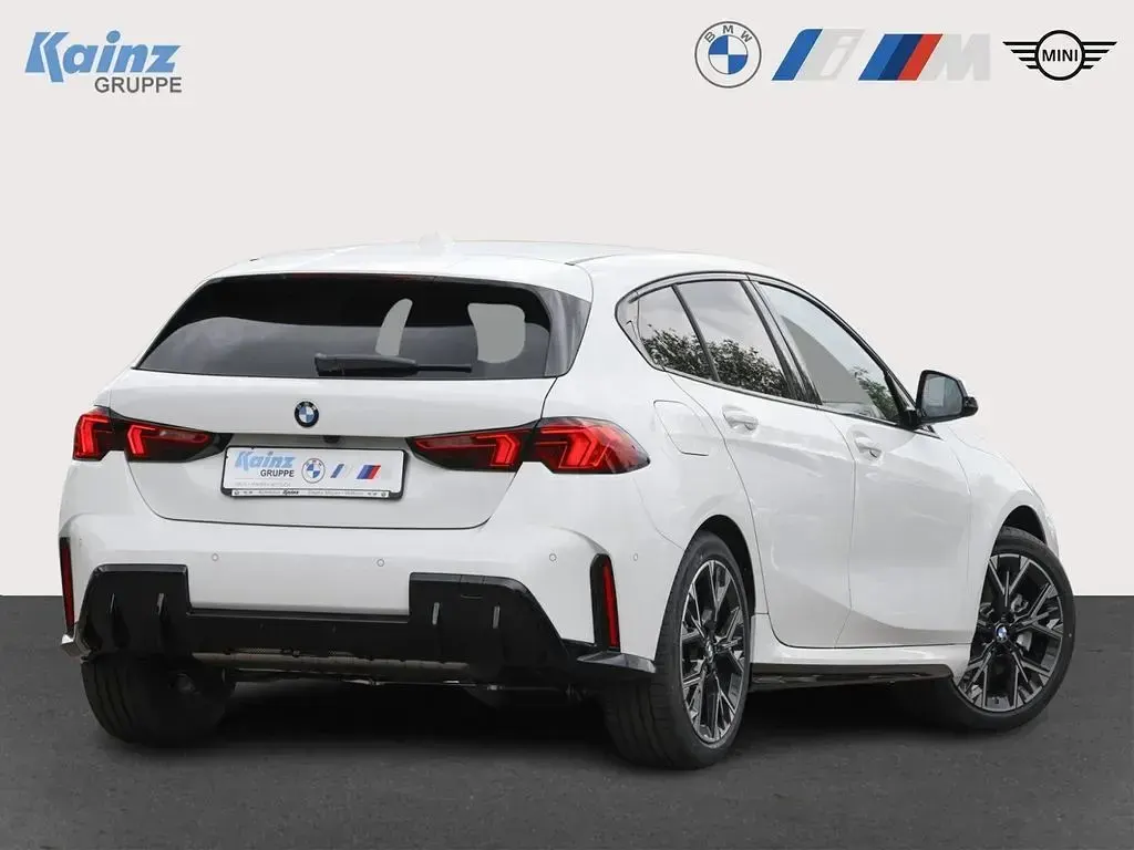 Nowe BMW 120 Performance 170 KM (125 kW) 2026 Biały Hatchback
