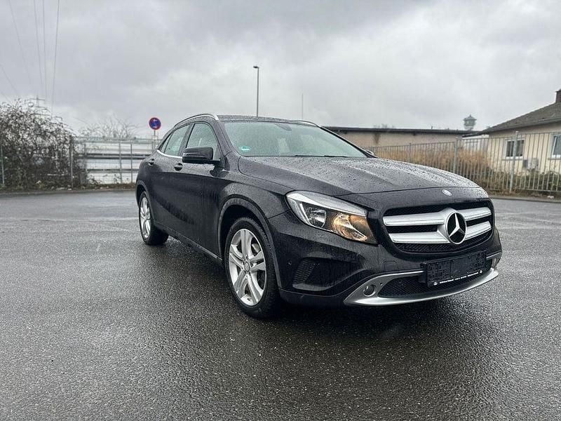 Gebraucht Mercedes GLA220 177 PS (130 kW) 2015 Schwarz SUV