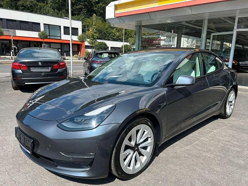 Grau Gebraucht 2021 Tesla Model 3 Limousine | 24.990 € (Guter Preis) - Bild 1/4