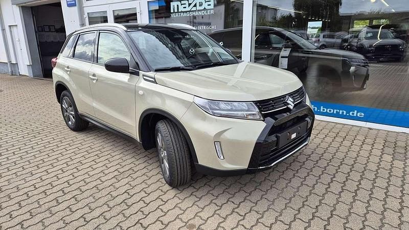 Savannah ivory / cosmic black Neu 2025 Suzuki Vitara Comfort SUV | 25.990 € (Fairer Preis) - Bild 1/4