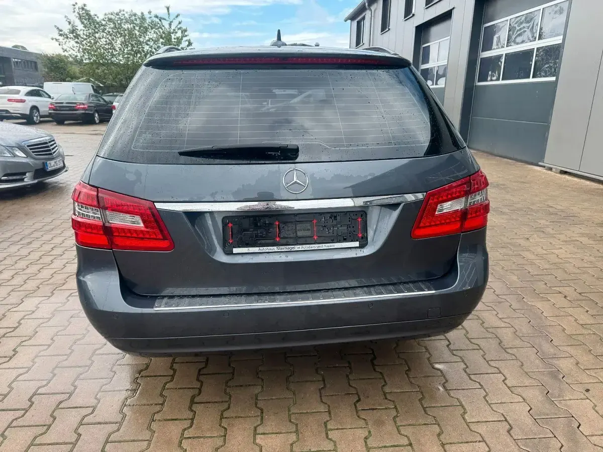 Gebraucht Mercedes E200 136 PS (100 kW) 2011 Grau Kombi
