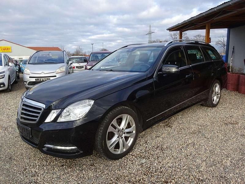 Obsidianschwarz Gebraucht 2012 Mercedes E200 Kombi | 7.500 € (Superpreis) - Bild 1/4