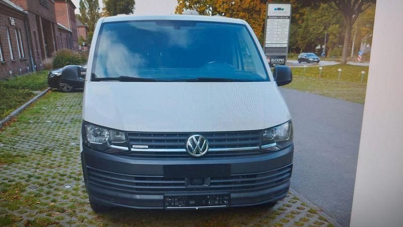 Weiß Gebraucht 2018 VW Transporter Van | 19.999 € - Bild 1/4