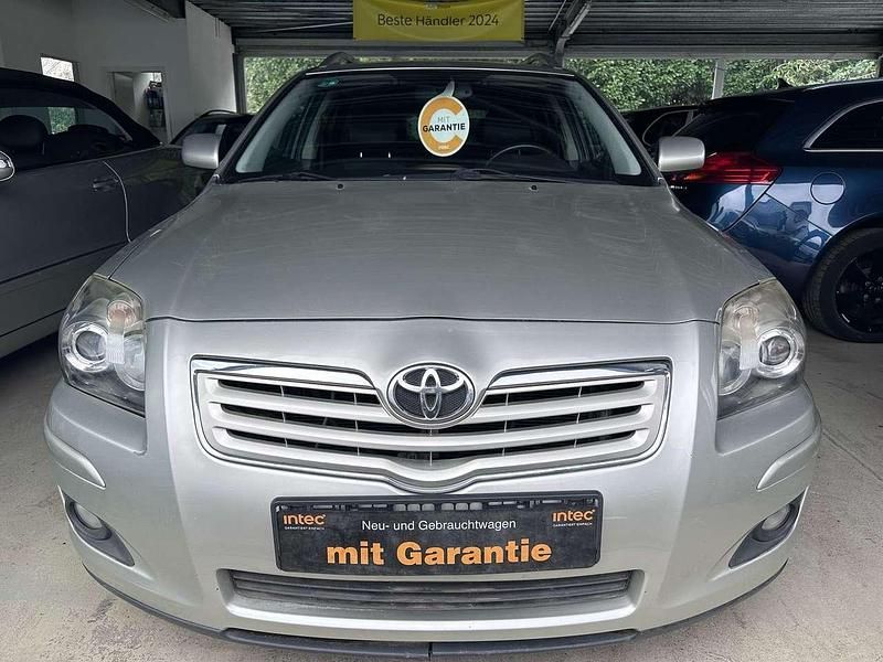Silver metallic Gebraucht 2005 Toyota Avensis Sol Kombi | 4.700 € (Teuer) - Bild 1/4