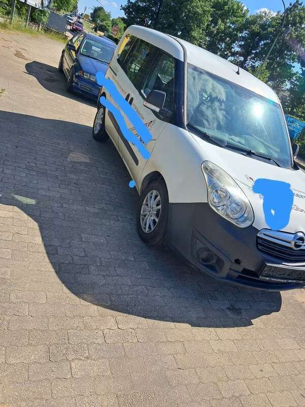 Weiß Gebraucht 2012 Opel Combo Edition Van / Kleinbus | 1.750 € (Guter Preis) - Bild 1/4