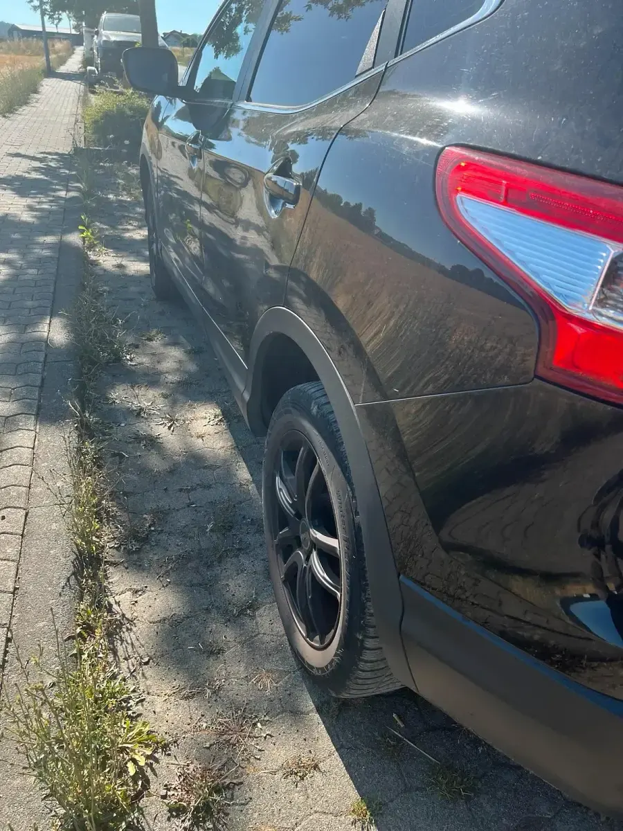 Gebraucht Nissan Qashqai 116 PS (85 kW) 2016 Schwarz SUV