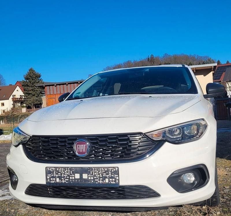 Weiß Gebraucht 2019 Fiat Tipo Street Limousine | 13.299 € (Teuer) - Bild 1/4