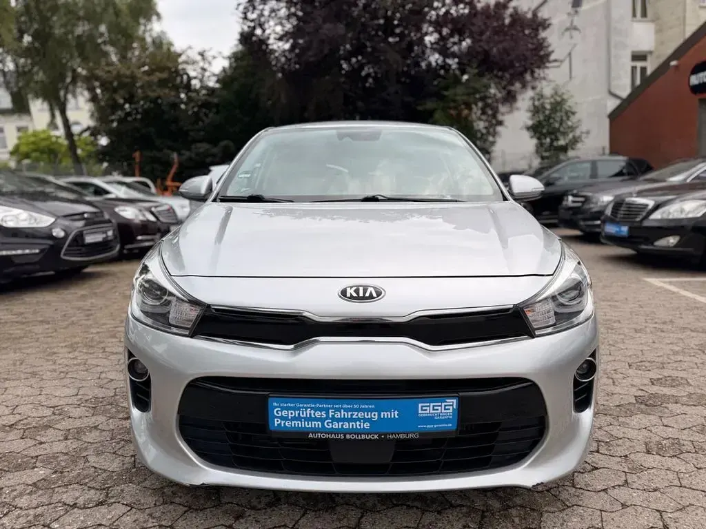 Gebraucht Kia Rio Spirit 90 PS (66 kW) 2017 Silber Limousine
