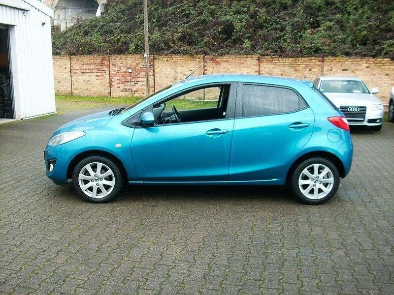 Gebraucht Mazda 2 95 PS (69 kW) 2013 Blau Kleinwagen