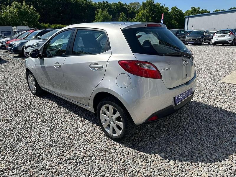 Używany Mazda 2 Independence 90 KM (66 kW) 2010 Srebrny Hatchback