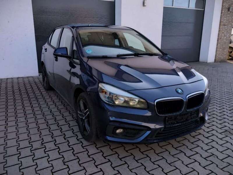 Blau Gebraucht 2017 BMW 225 Advantage Van / Kleinbus | 13.600 € (Etwas zu teuer) - Bild 1/4