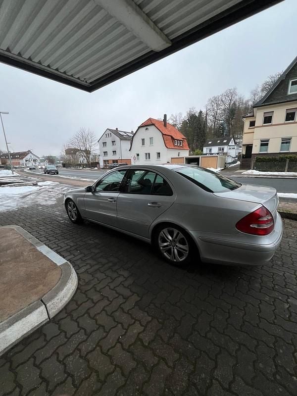 Gebraucht Mercedes E220 Elegance 150 PS (110 kW) 2002 Silber Limousine