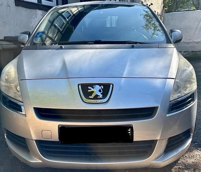 Silber Gebraucht 2010 Peugeot 5008 Van / Kleinbus | 2.550 € (Superpreis) - Bild 1/4