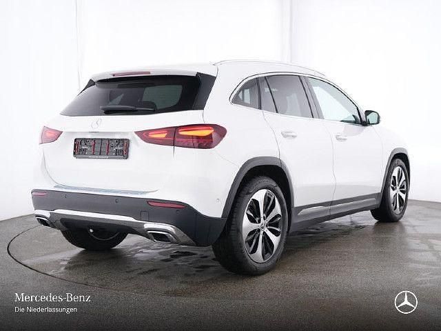 Weiß Gebraucht 2024 Mercedes GLA200 Progressive SUV | 37.990 € (Guter Preis) - Bild 1/4