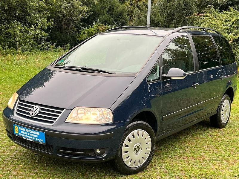 Blau Gebraucht 2009 VW Sharan Highline Van / Kleinbus | 9.990 € - Bild 1/4