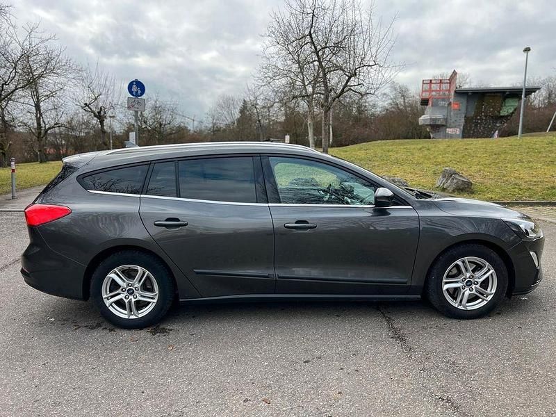 Gebraucht Ford Focus 120 PS (88 kW) 2020 Grau Limousine